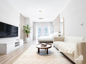 Bright and Modern Studio in Mulberry 2 JVC